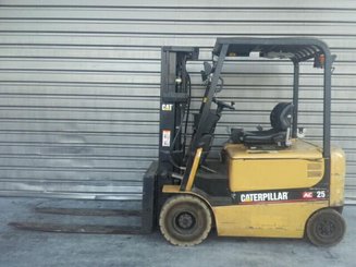 Четырехопорные погрузчики Caterpillar EP25K-PAC