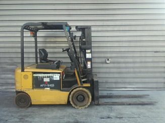 Четырехопорные погрузчики Caterpillar EP25K-PAC