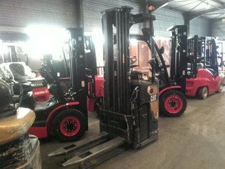 Штабелеры с платформой для оператора Caterpillar NSR16N