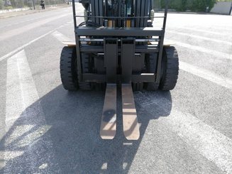 Четырехопорные погрузчики Caterpillar GP40N