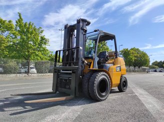 Четырехопорные погрузчики Caterpillar GP40N