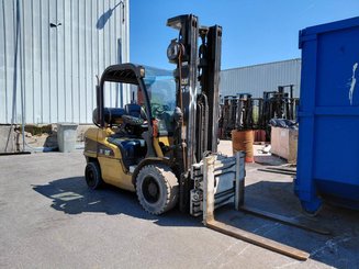 Четырехопорные погрузчики Caterpillar GP35N