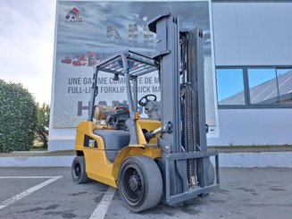 Четырехопорные погрузчики Caterpillar GP30NT
