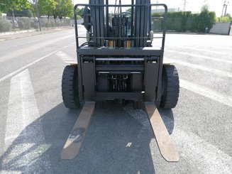 Четырехопорные погрузчики Caterpillar GP40N