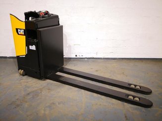 Четырехопорные погрузчики Caterpillar NPR20N