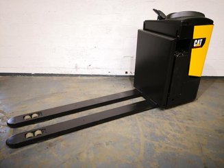 Четырехопорные погрузчики Caterpillar NPR20N