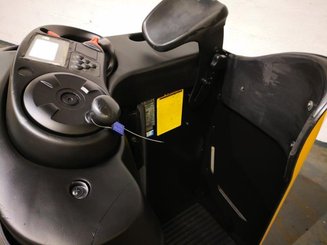 Четырехопорные погрузчики Caterpillar NPR20N
