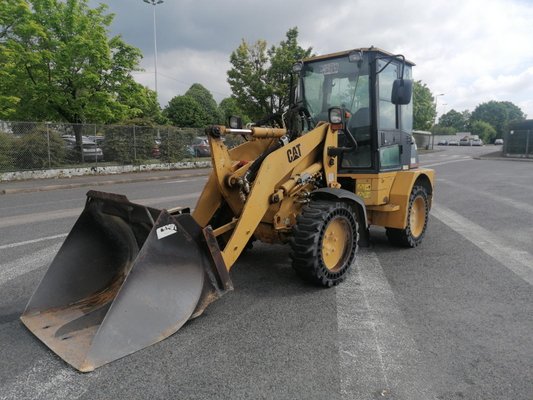 Сочлененный погрузчик Caterpillar 904B - 1