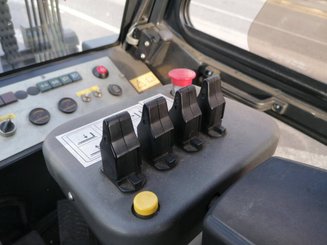 Четырехопорные погрузчики Mora M180C