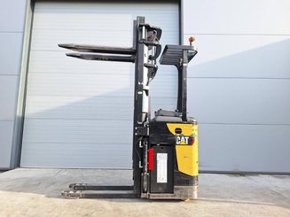 Штабелеры с платформой для оператора Caterpillar NSR20N