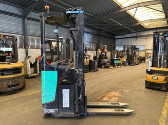 Штабелеры с платформой для оператора Caterpillar NSR20N