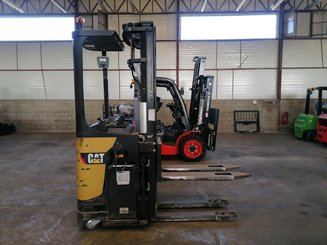 Штабелеры с платформой для оператора Caterpillar NSR20N