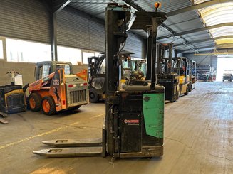 Штабелеры с платформой для оператора Caterpillar NSR20N