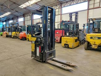 Штабелеры с платформой для оператора Caterpillar NSR20N