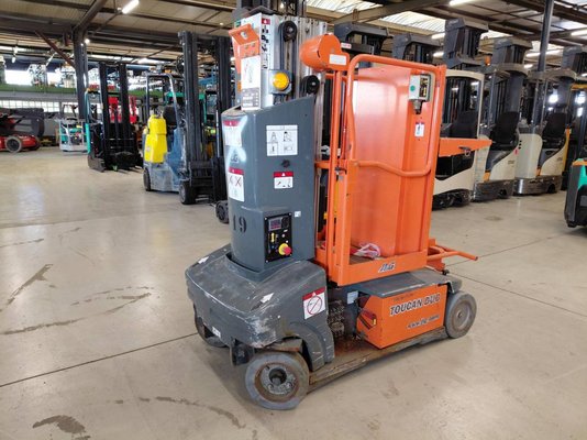 Строительный подъёмник с вертикальной мачтой JLG TOUCAN DUO - 1