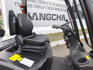 Четырехопорные погрузчики Hangcha XF30D