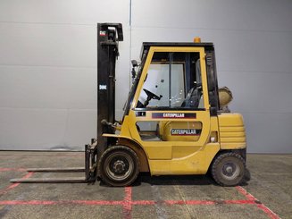 Четырехопорные погрузчики Caterpillar GP25