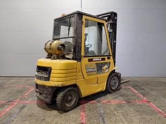 Четырехопорные погрузчики Caterpillar GP25