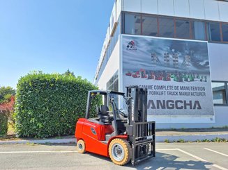 Четырехопорные погрузчики Hangcha AE30