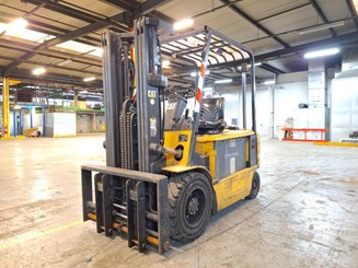 Четырехопорные погрузчики Caterpillar EP30K-PAC