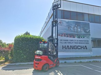 Четырехопорные погрузчики Hangcha XF25G-2