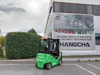 Четырехопорные погрузчики Hangcha XC25i