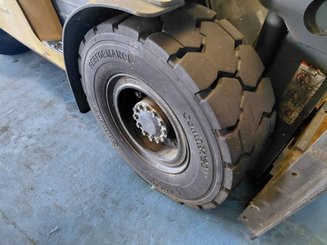 Четырехопорные погрузчики Caterpillar DP50NT
