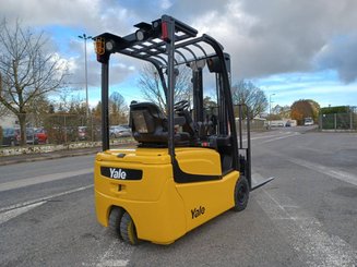 Трехопорные погрузчики Yale ERP16VTMWB