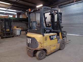 Четырехопорные погрузчики Caterpillar EP25K-PAC