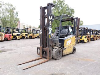 Четырехопорные погрузчики Caterpillar EP25CN