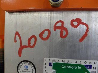 Строительный подъёмник с вертикальной мачтой JLG TOUCANDUO