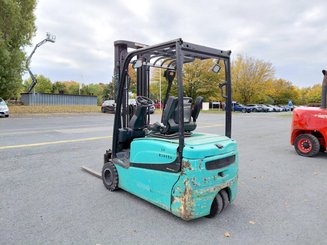 Трехопорные погрузчики Yale ERP16VTLWB