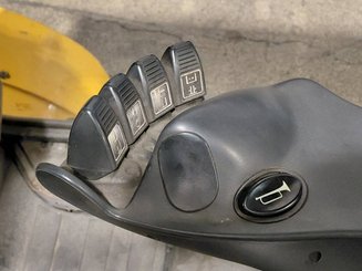 Четырехопорные погрузчики Yale GDP90VX