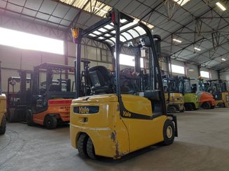 Трехопорные погрузчики Yale ERP15VTSWB