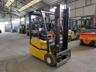 Трехопорные погрузчики Yale ERP15VTSWB