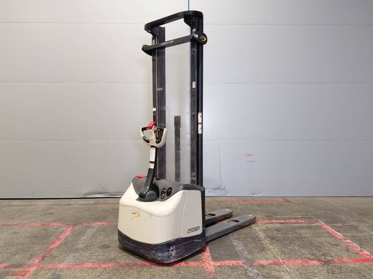 Штабелеры с электроприводом Crown WF3000 - 1