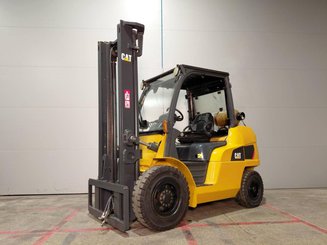 Четырехопорные погрузчики Caterpillar GP40NTD