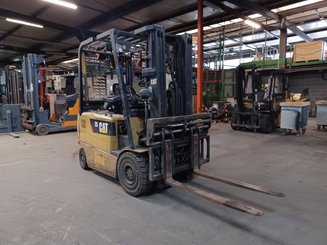 Четырехопорные погрузчики Caterpillar EP25K-PAC