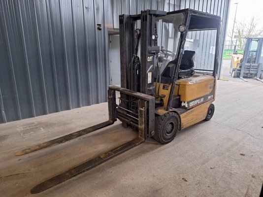 Четырехопорные погрузчики Caterpillar EP25K-PAC - 1