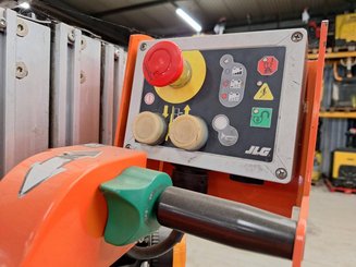 Строительный подъёмник с вертикальной мачтой JLG TOUCAN DUO