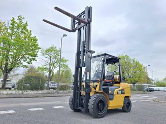 Четырехопорные погрузчики Caterpillar GP35 NTD