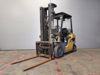 Четырехопорные погрузчики Caterpillar GP25NTD