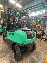 Четырехопорные погрузчики Mitsubishi FB55NH