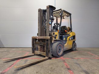Четырехопорные погрузчики Caterpillar GP30NTD