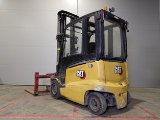 Четырехопорные погрузчики Caterpillar EP30CN