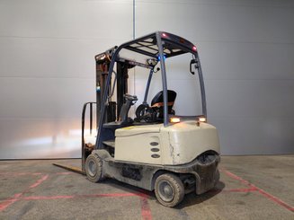 Четырехопорные погрузчики Crown SCF6040-18