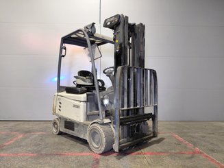 Четырехопорные погрузчики Crown SCF6040-18