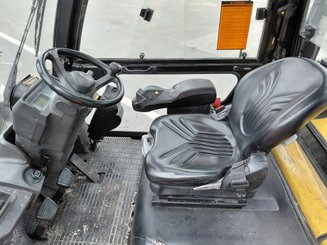 Четырехопорные погрузчики Caterpillar GP45NTD