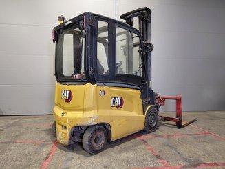 Четырехопорные погрузчики Caterpillar EP30CN
