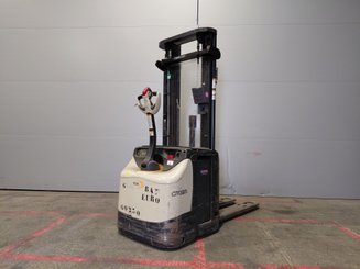 Штабелер Crown ESI4000-14